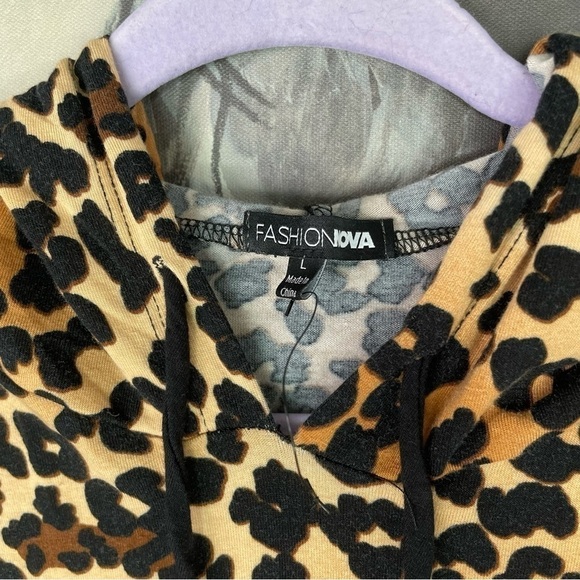 FASHION Nova Leopard Print Cropped Hooded Tshirt - Picture 3 of 5